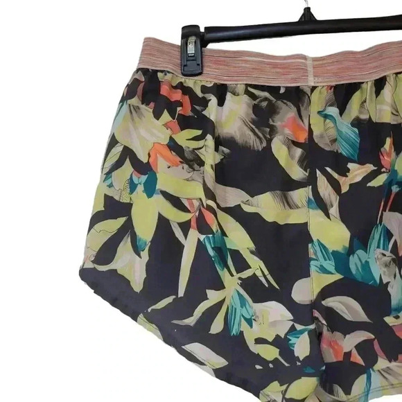 Avia Women's Charcoal White Tropical Print Poly/Spandex 2Fer Athletic Shorts - Picture 8 of 9